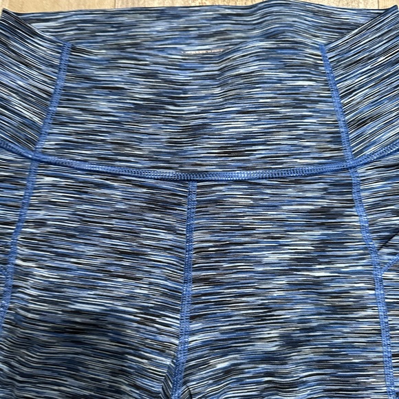 All in Motion Girls’ athletic leggings size XL 14-16, pockets on both sides - Picture 4 of 6